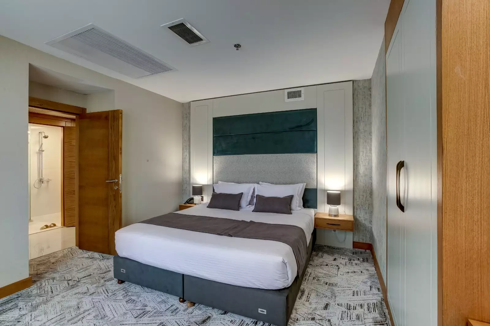 Alibaba https://cdn.alibaba.ir/ostorage/hotel-accommodation-images/6846b23ea1e6f83605b73704_سوئیت جونیور عادی 4.webp